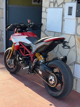 Ducati 939 SP Roja y Blanca