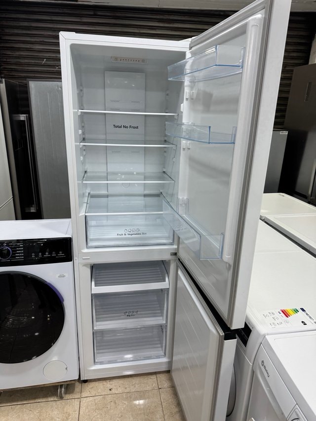 Lavadora y Frigorífico Hisense
