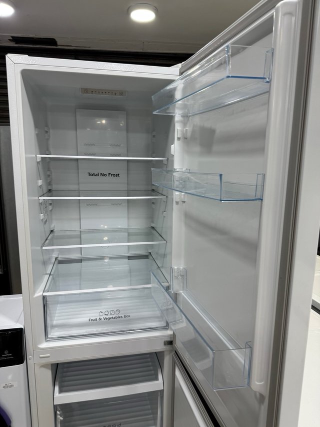 Lavadora y Frigorífico Hisense