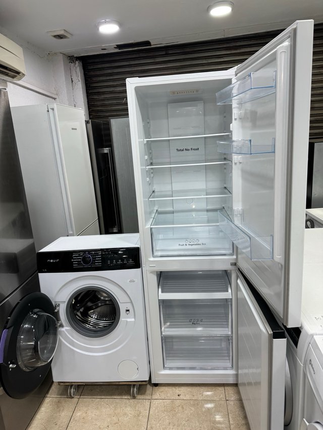 Lavadora y Frigorífico Hisense