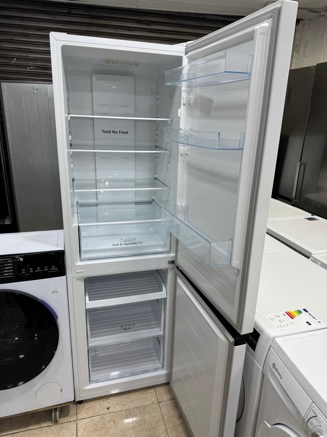 Lavadora y Frigorífico Hisense