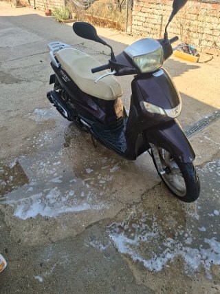 Peugeot Tweet 125 Marrón