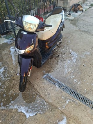 Peugeot Tweet 125 Marrón