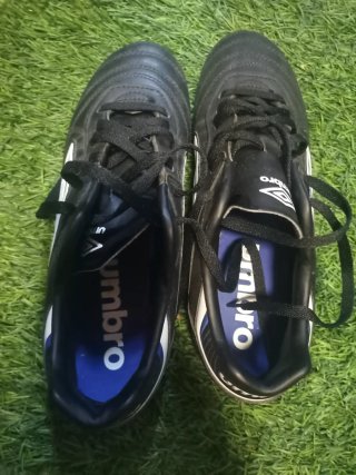 Botas de fútbol Umbro negras 40