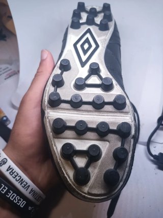 Botas de fútbol Umbro negras 40