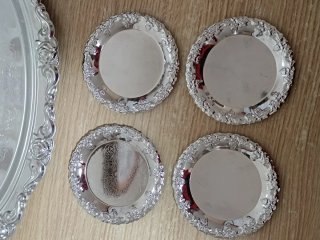 Bandeja y posavasos vintage plateados