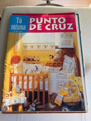 Lote 5 revistas punto de cruz Bebés