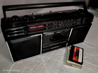 Radio Sanyo M-9703K Año de Fabricación 1985.