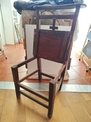 Reclinatorio antiguo de madera