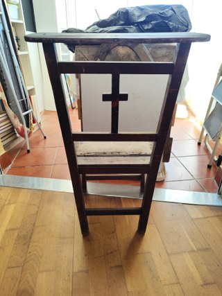 Reclinatorio antiguo de madera