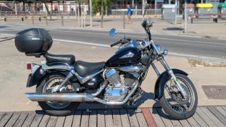Suzuki Intruder 250cc Negra. Etiqueta C. Custom A2