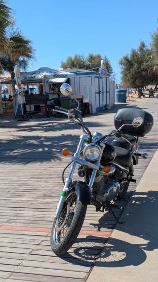 Suzuki Intruder 250cc Negra. Etiqueta C. Custom A2