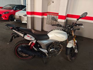 Keeway RKV 125cc Naked Blanca/Plata