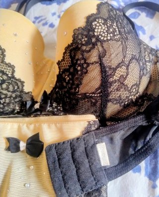 Completo lingerie beige e nero, taglia 4°