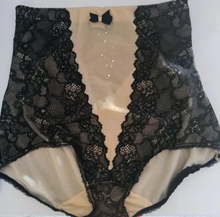 Completo lingerie beige e nero, taglia 4°