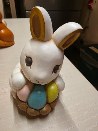 Coniglietto Thun con uova di Pasqua