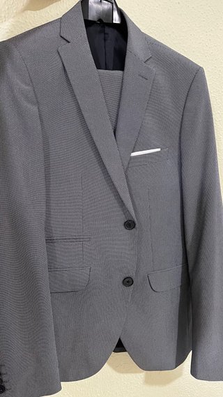 Traje chaqueta y pantalón gris