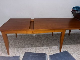 Mesa de comedor de madera