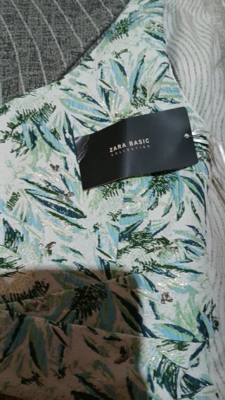 Top Zara Flores Verde Blanco Talla m
