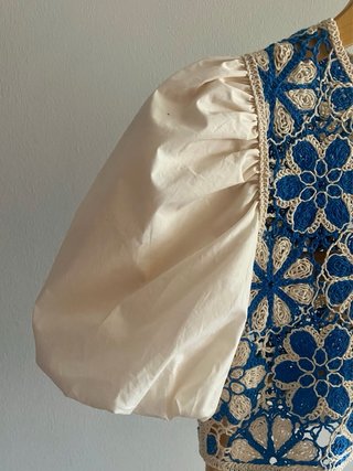 Top Zara encaje floral azul mangas abullonadas S