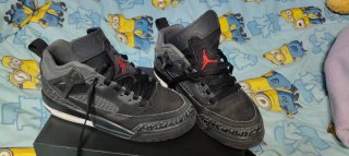 Zapatillas Jordan Negras y Rojas