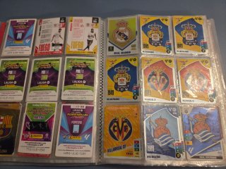 Álbum Panini FIFA 365 con cromos variados
