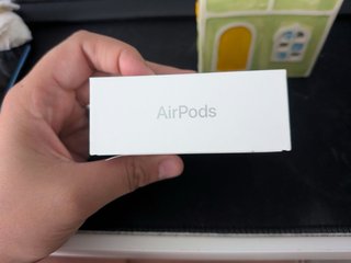 AirPods 4 sin estrenar.