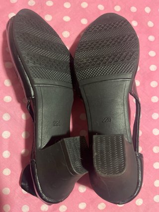 Zapatos tacón bajo punta abierta negros
