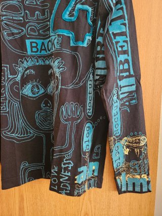 Camiseta Desigual manga larga estampada.
