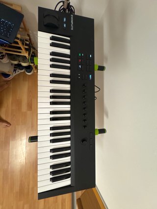 Teclado MIDI Komplete Kontrol A49 MK1, pedal, sop.