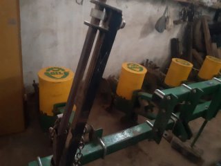 Sembradora de girasoles 4 hileras