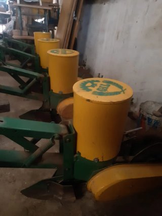Sembradora de girasoles 4 hileras