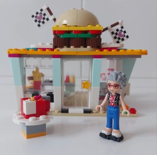 Lego Friends 41349 Cafetería de pilotos