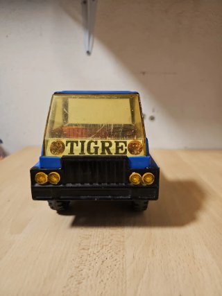 Camión Gozan Tigre