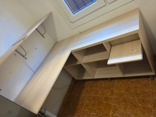 Escritorio de esquina y silla gaming