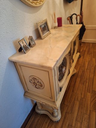 Consola madera tapa mármol beige y oro