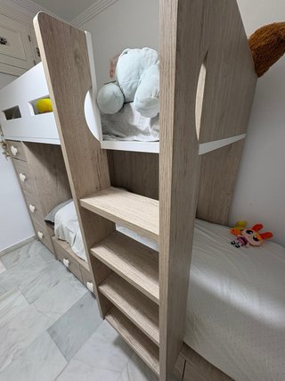 Cama litera madera valorado en 1500 euros