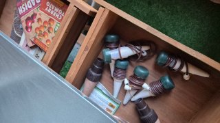 Mesa de jardinería madera abeto con cajones