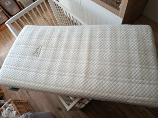 Cuna blanca con colchón