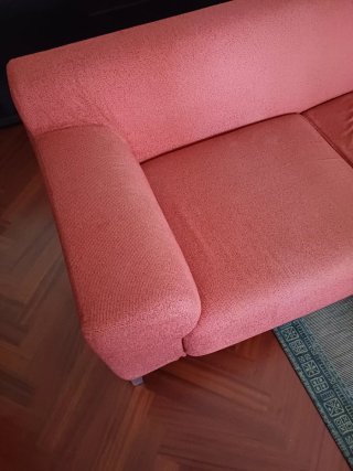Divano moderno Zanotta con pouf