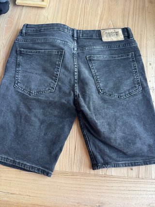 Pantalón corto vaquero hombre negro desgastado