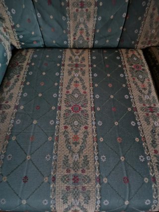 Sofá y 2 sillones de tela (URGE VENDERLO)