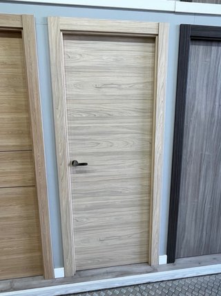 Instalación de tarima y puertas