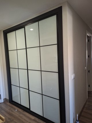 Instalación de tarima y puertas