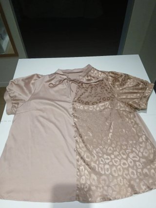 Blusa Beige y Dorada con Estampado