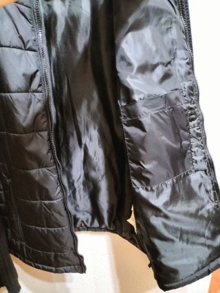 Chaqueta acolchada hombre de color  negra.Talla XL