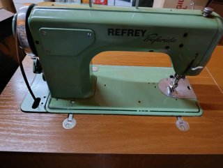 Máquina de coser Refrey Profesia