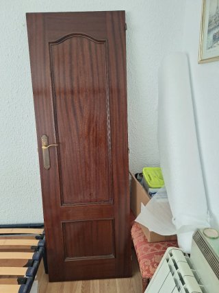 Puerta de madera sapelly