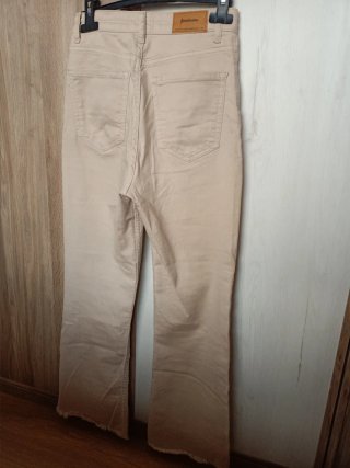 Pantalón Stradivarius Beige
