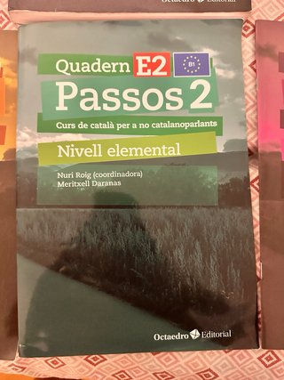 Llibre de classes nivell elemental i quaderns.